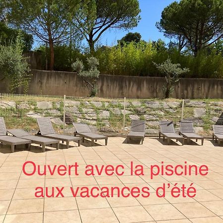 Superbe Appartement A Uzes Avec Place De Parking Exterior photo
