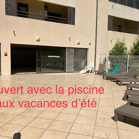 Superbe Appartement A Uzes Avec Place De Parking Exterior photo